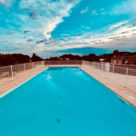 Spacieux 2 Pièces Pour 4 Personnes Avec 2 Piscines Réf Z64 Saint-Raphaël